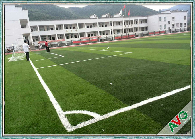 Menos campo de fútbol artificial lleno del estándar internacional con el buenos balanceo y rebote de la bola 0